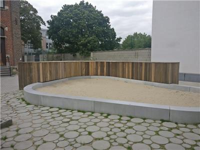 Berghokken op speelplein